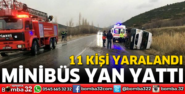 KAYGANLAŞAN YOLDA MİNİBÜS YAN YATTI