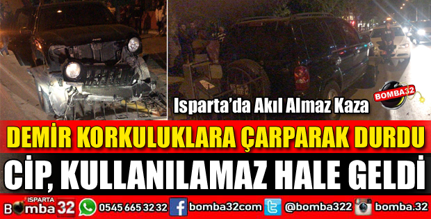 KONTROLDEN ÇIKAN CİP DEMİR KORKULUKLARA ÇARPTI