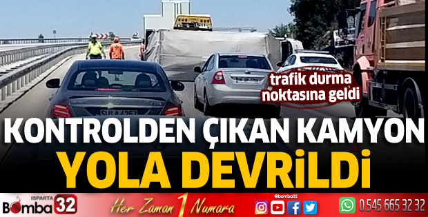 Kontrolden çıkan kamyon yola devrildi