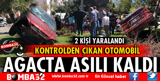 KONTROLDEN ÇIKAN OTOMOBİL AĞAÇTA ASILI KALDI 2 YARALI