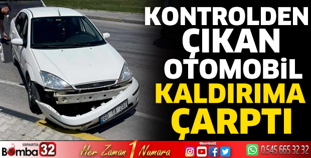 Kontrolden çıkan otomobil kaldırıma çarptı