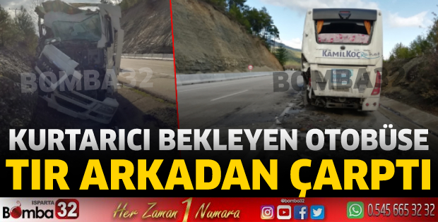 Kurtarıcı bekleyen yolcu otobüsüne, TIR arkadan çarptı