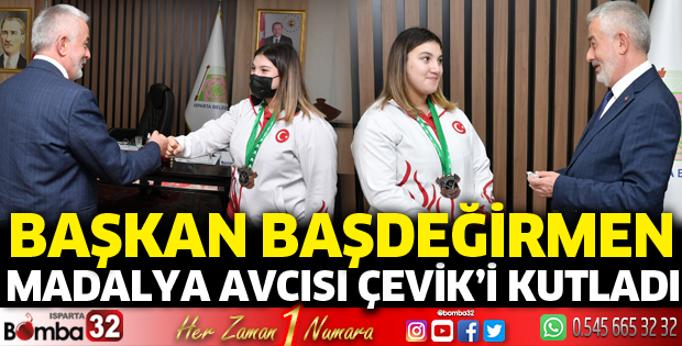 Madalya avcısı Çevik’i kutladı