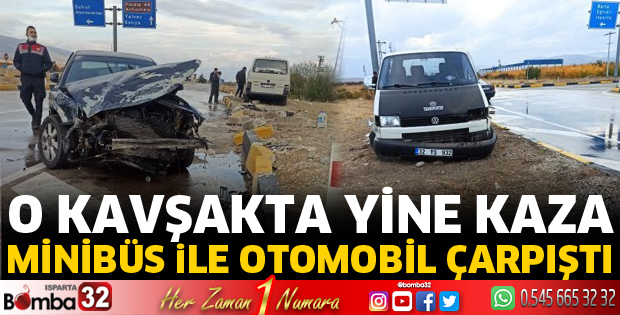 Minibüs ile otomobil çarpıştı