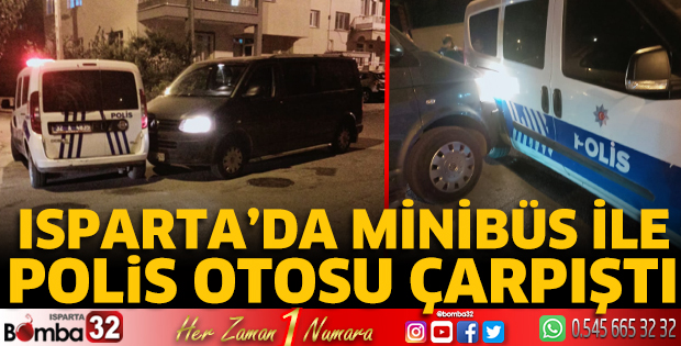 Minibüs ile polis otosu çarpıştı 