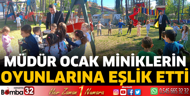 Miniklerin oyunlarına eşlik etti