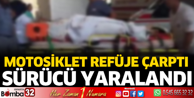 Motosiklet refüje çarptı sürücüsü yaralandı 