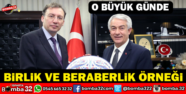 O BÜYÜK GÜNDE REKTÖR VE BAŞKANDAN BİRLİK VE BERABERLİK ÖRNEĞİ