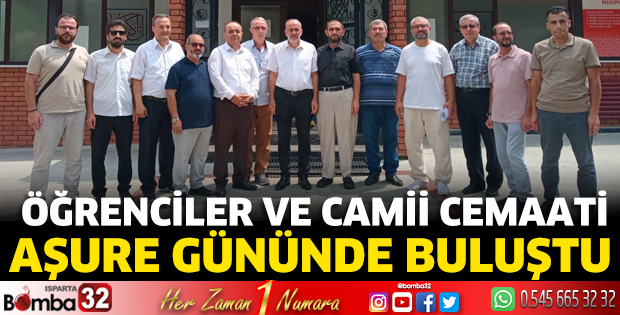 Öğrenciler ve camii cemaati aşure gününde buluştu