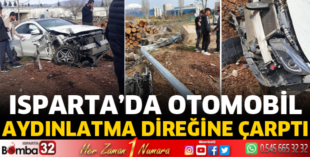 Otomobil aydınlatma direğine çarptı