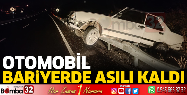 Otomobil bariyerlerde asılı kaldı