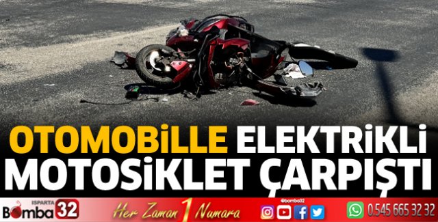 Otomobille elektrikli motosiklet çarpıştı