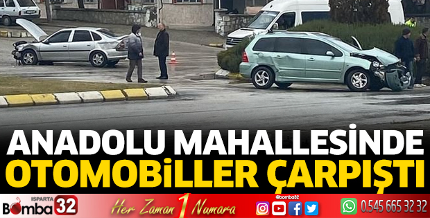 Otomobiller çarpıştı