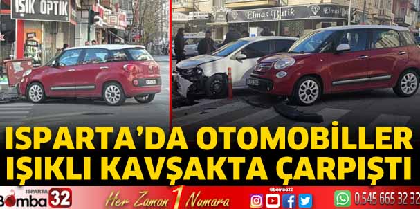 Otomobiller ışıklı kavşakta çarpıştı