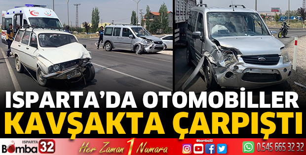 Otomobiller kavşakta çarpıştı