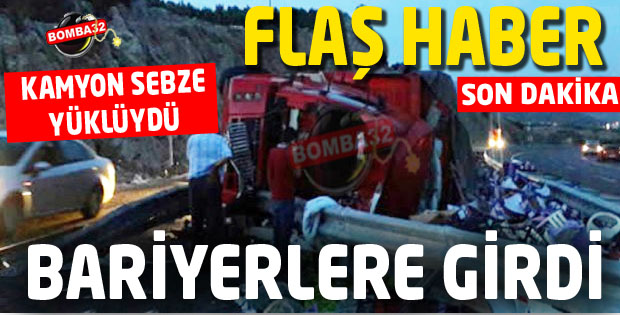 SEBZE YÜKLÜ  KAMYON BARİYERLERE GİRDİ