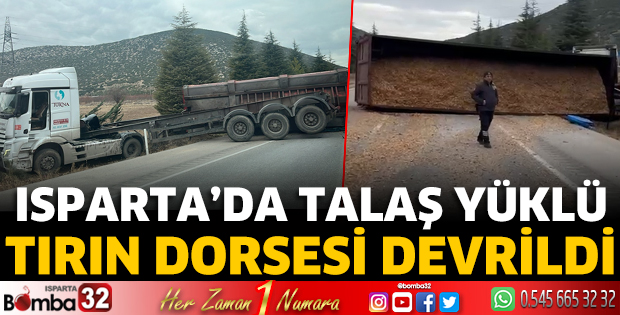 Talaş yüklü tırın dorsesi devrildi 