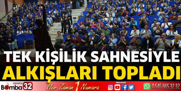 Tek kişilik sahnesiyle alkışları topladı