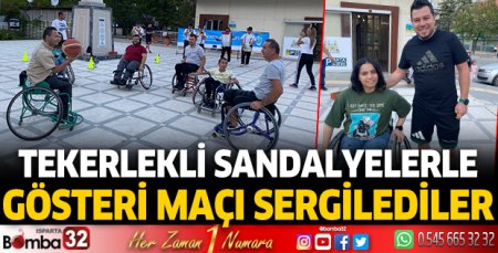  Tekerlekli sandalyelerle gösteri maçı sergilediler