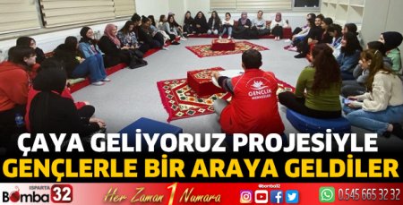 ‘Çaya Geliyoruz’ projesiyle gençlerle bir araya geldiler