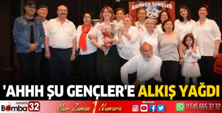 'Ahhh Şu Gençler'e alkış yağdı