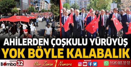 Ahilerden coşkulu yürüyüş