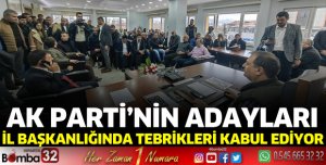 AK Parti'nin adayları tebrikleri kabul ediyor
