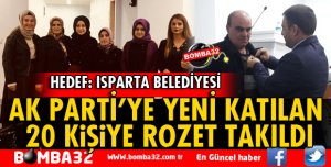AK PARTİ'YE KATILAN 20 KİŞİNİN ROZETLERİ TAKILDI