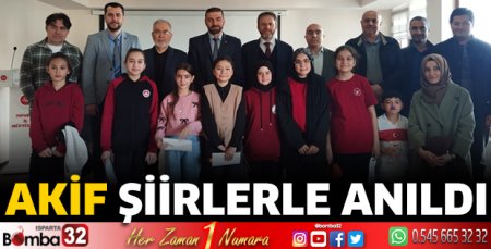 Akif şiirlerle anıldı
