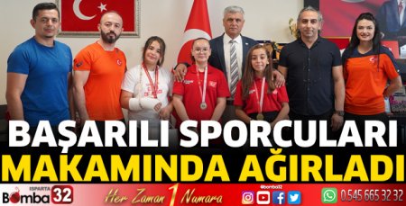 Başarılı sporcuları makamında ağırladı