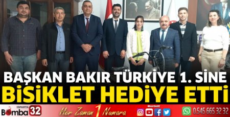 Başkan Bakır Türkiye 1. sine bisiklet hediye etti 