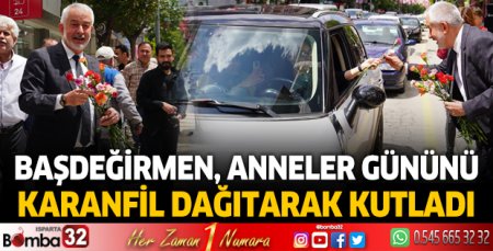 Başkan Başdeğirmen, Anneler Gününü karanfil dağıtarak kutladı