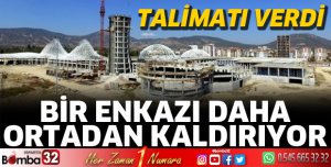 Başkan bir enkazı daha ortadan kaldırıyor