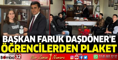 Başkan Faruk Daşdöner'e öğrencilerden plaket
