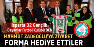 BAYAN FUTBOLCULAR  MAHMUT ZADEOĞLU'YU ZİYARET ETTİ  