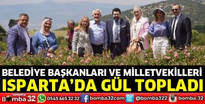 Belediye Başkanları ve Milletvekilleri gül topladı
