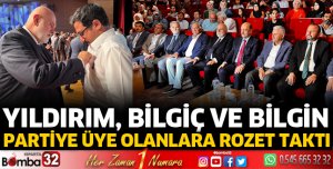 Bilgiç, partiye üye olanlara rozet taktı