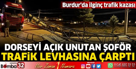 Burdur'da dorseyi açık unutan şoför trafik levhasına çarptı