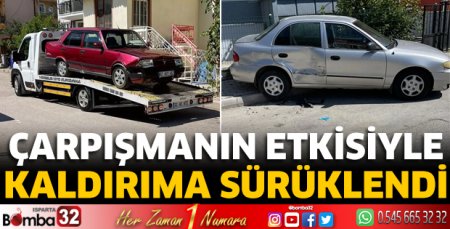 Çarpışmanın etkisiyle kaldırıma sürüklendi