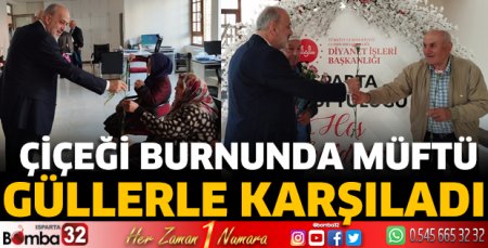 Çiçeği burnunda müftü güllerle karşıladı