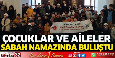 Çocuklar ve aileler sabah namazında buluştu