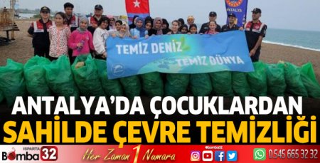 Çocuklardan sahilde çevre temizliği