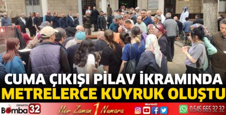Cuma namazı çıkışı pilav ikramı yapıldı
