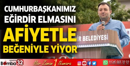 Cumhurbaşkanımız Eğirdir Elmasını afiyetle beğeniyle yiyor