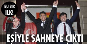 EŞİYLE BİRLİKTE SELAMLADI 