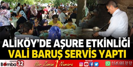 Geleneksel aşure yemeğine yüzlerce vatandaş katıldı