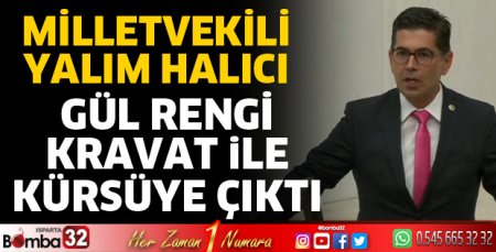 Gül rengi kravat ile yemin etti