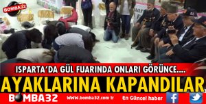 GÜNEY KORELİ TURİSTLER KORE GAZİLERİNİN AYAKLARINA KAPANDI