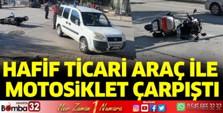 Hafif ticari araç ile motosiklet çarpıştı