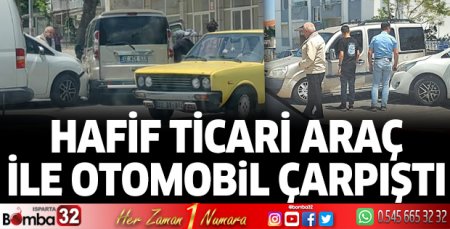 Hafif ticari araç ile otomobil çarpıştı